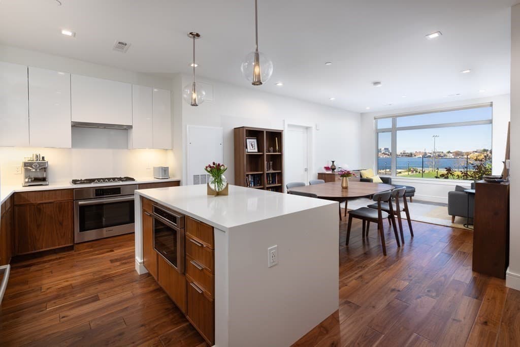 99 Sumner #221