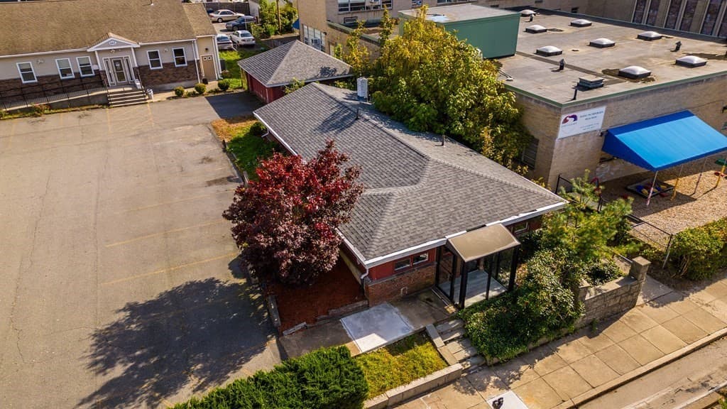 387 High St