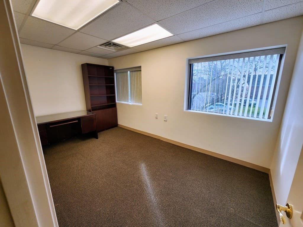 130 Sylvan St #4 photo 5