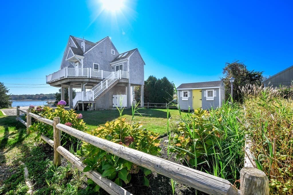 11 Shore Dr