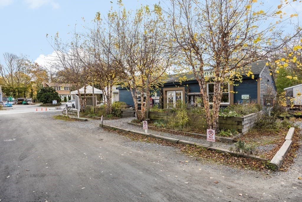 2628 Main St photo 4