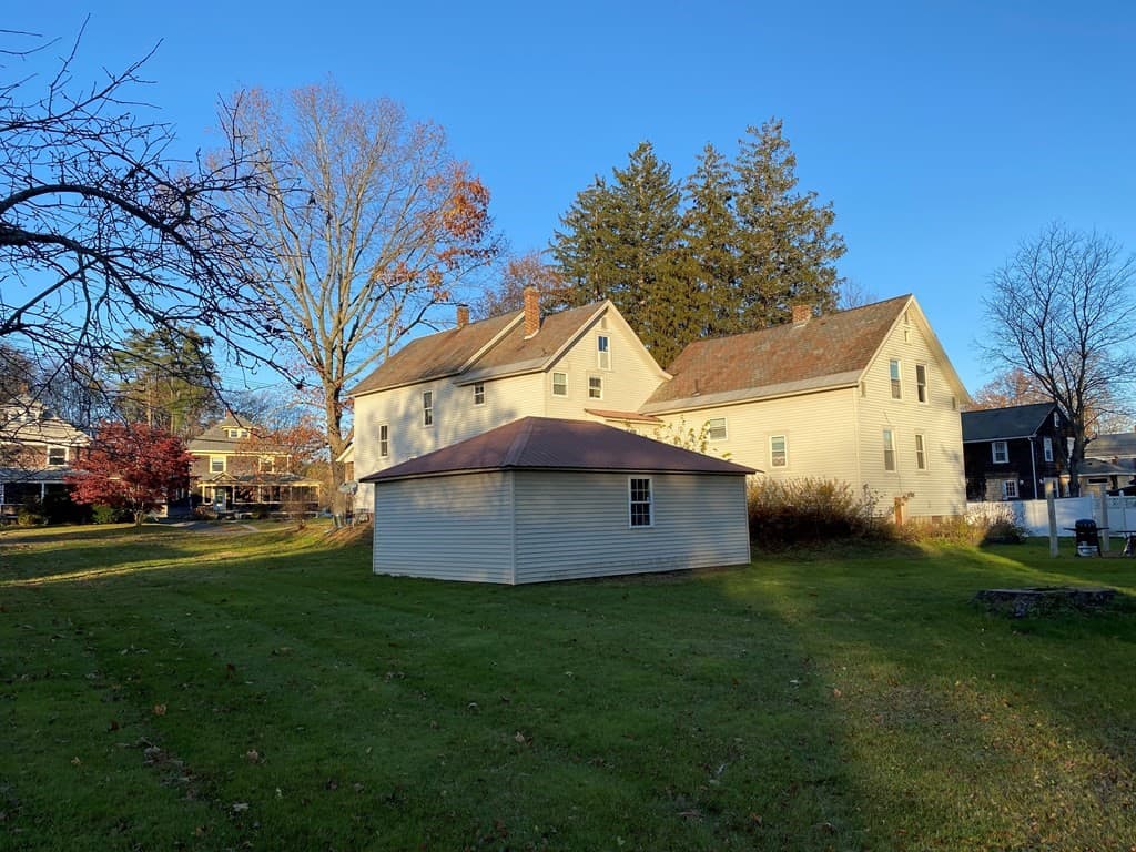 260 Silver St photo 2