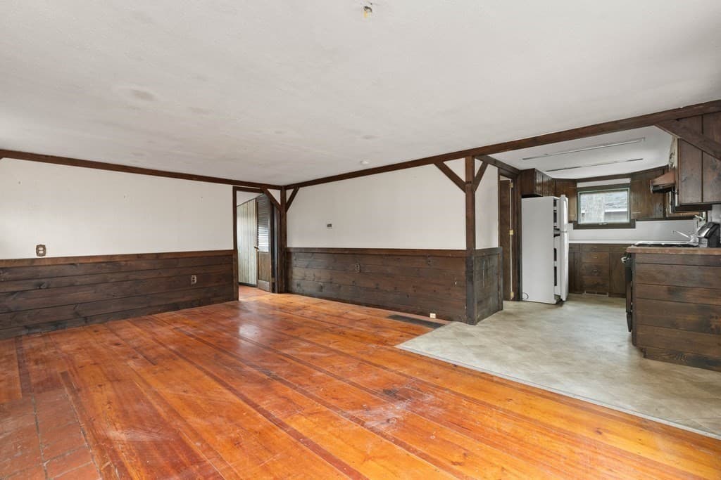 8 Johns Ave photo 5