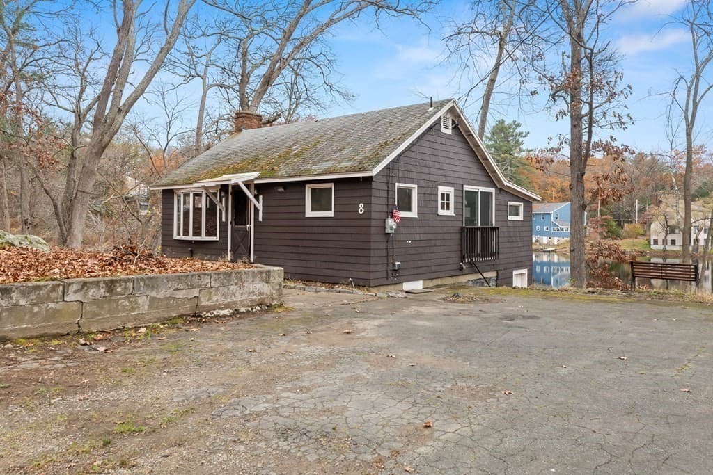 8 Johns Ave photo 4