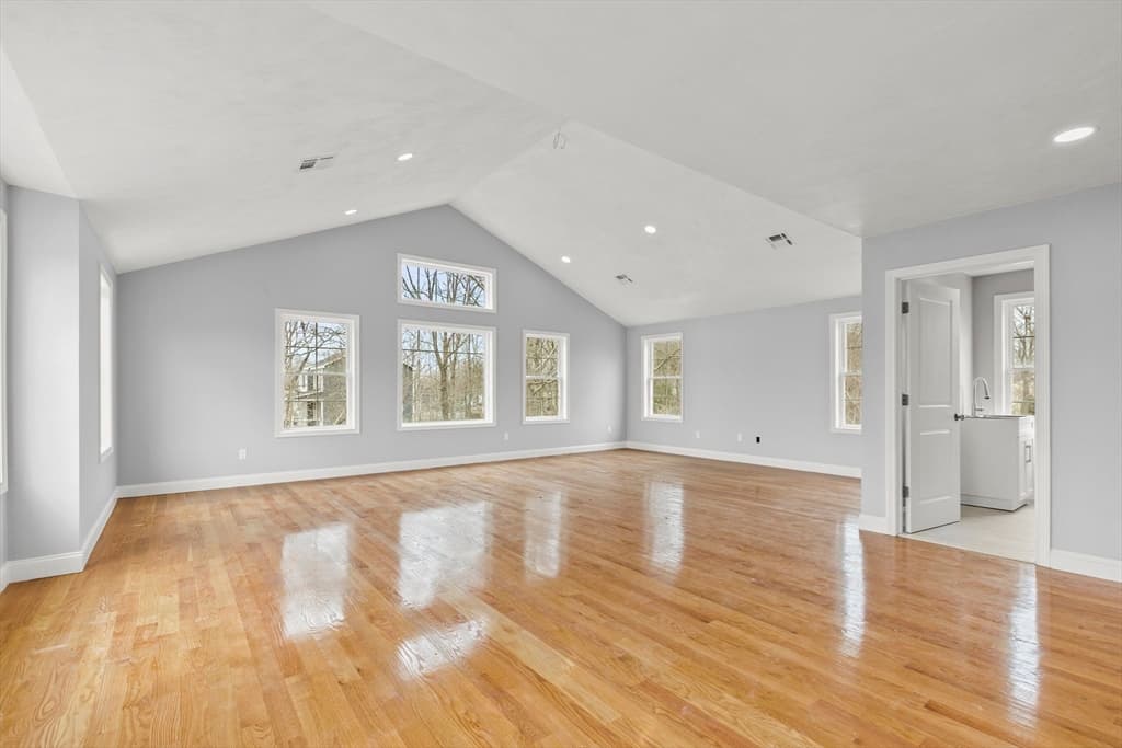 148 Oak Hill Ave photo 3