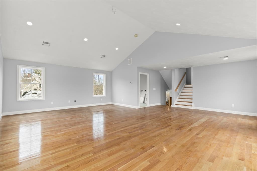 148 Oak Hill Ave photo 4