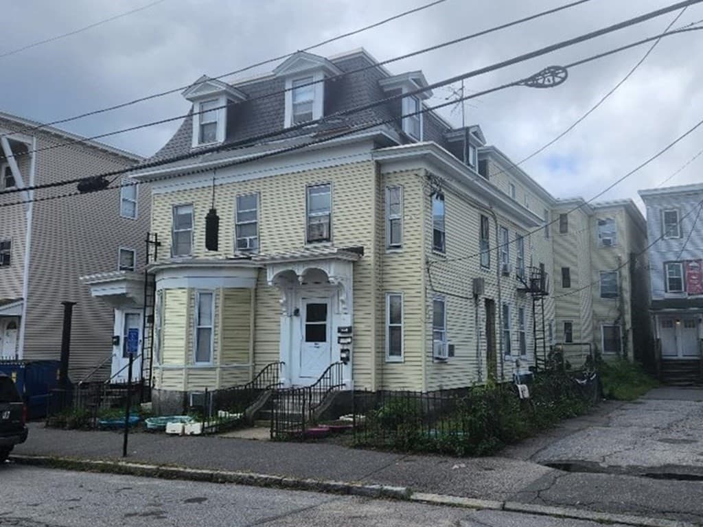 782-784 Merrimack St photo 2