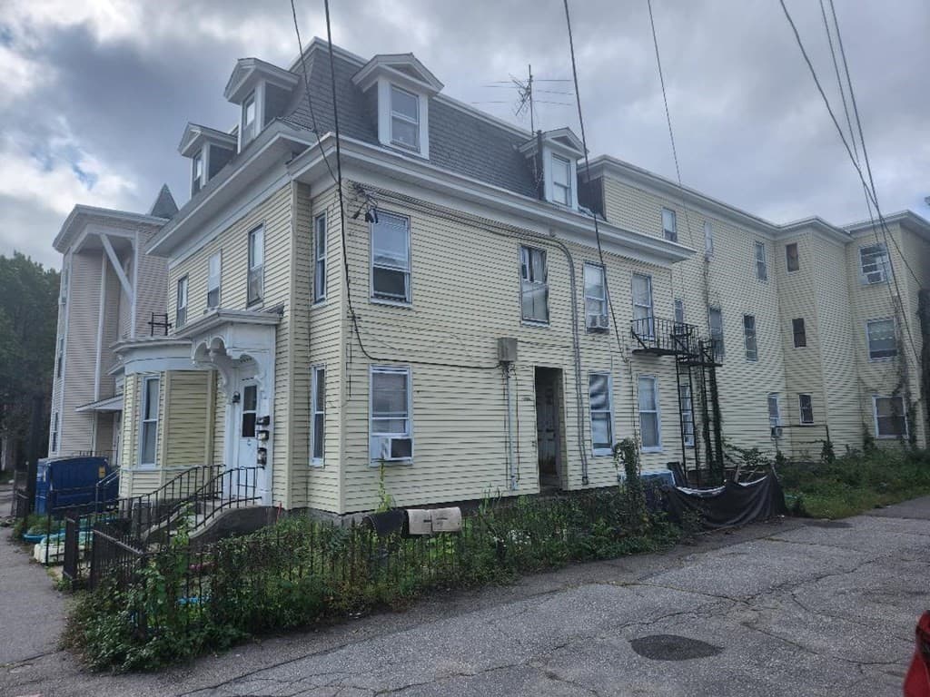 782-784 Merrimack St photo 3