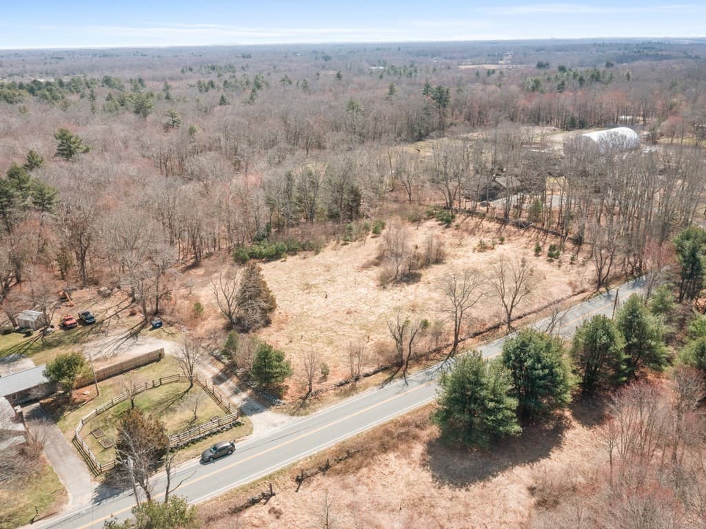 283 Plain St photo 2