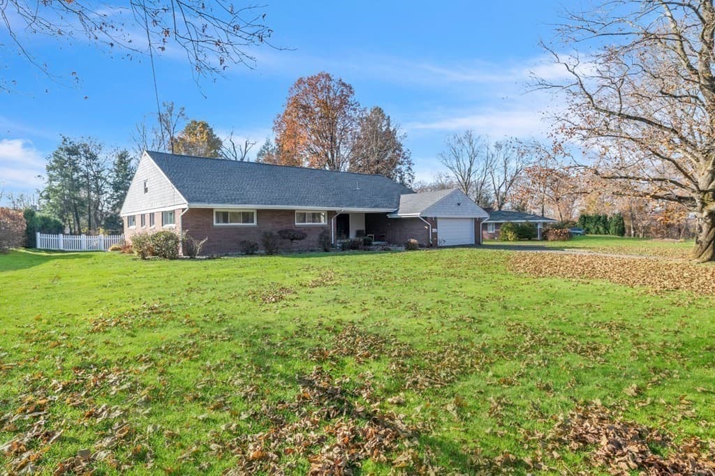 111 Wheel Meadow Dr photo 3