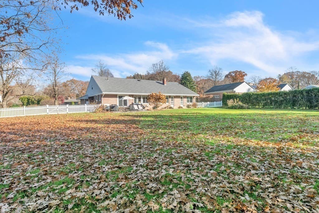111 Wheel Meadow Dr photo 5