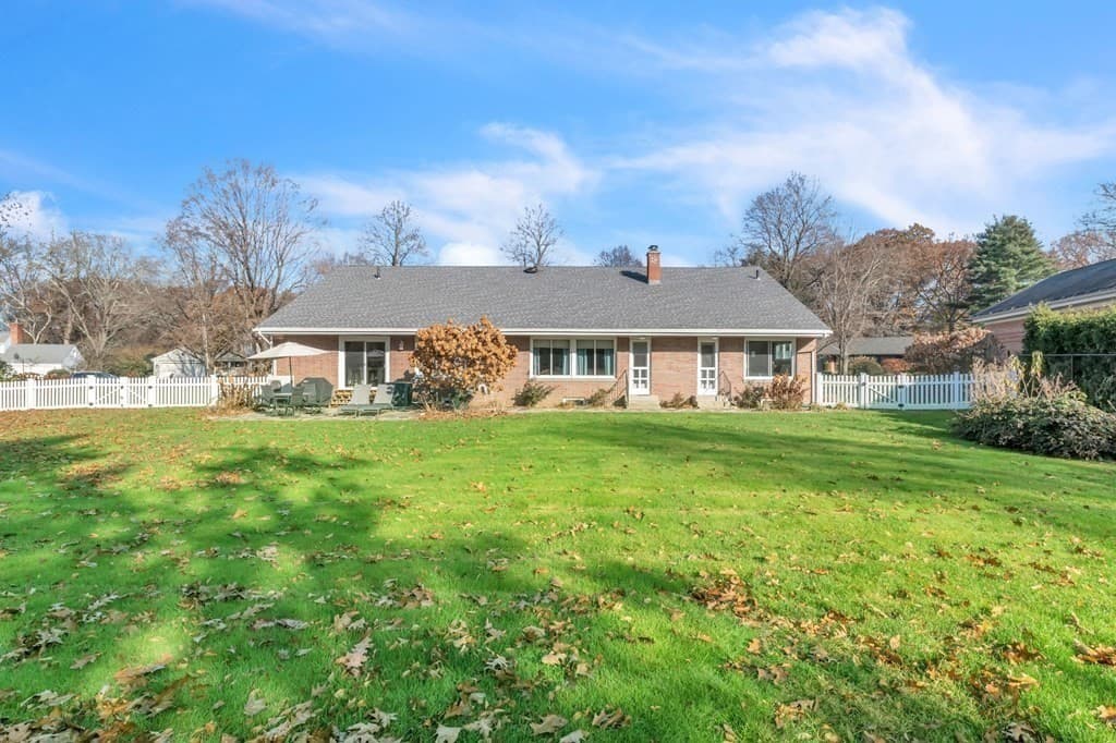 111 Wheel Meadow Dr photo 4