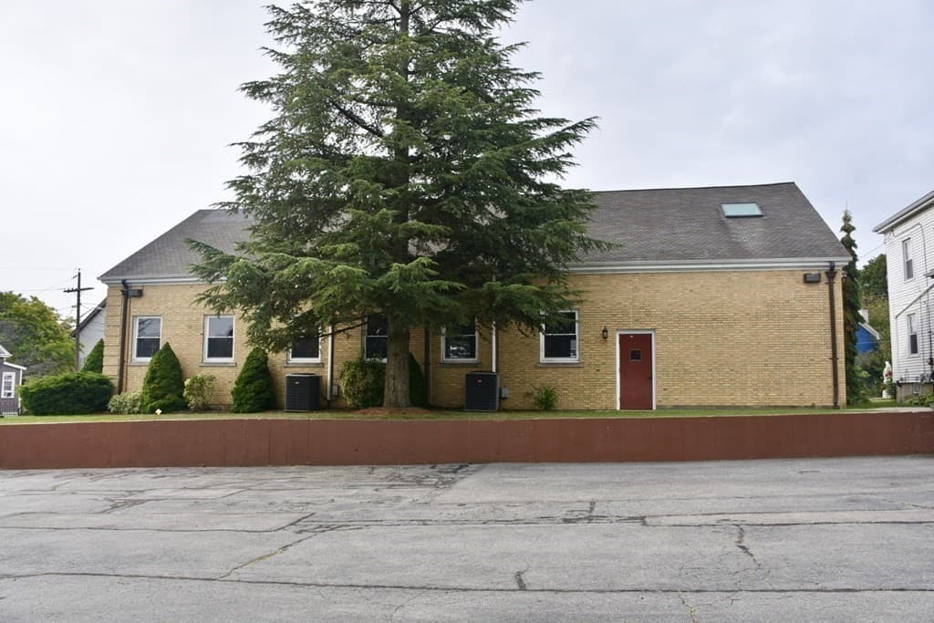 1211 Pleasant St photo 3