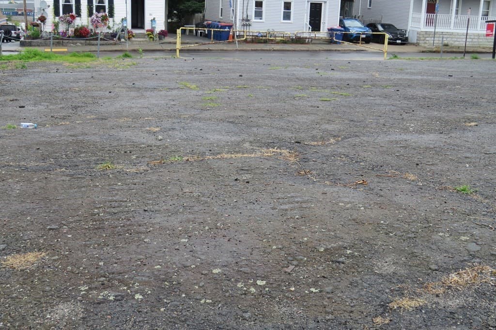 1235 Pleasant St photo 2