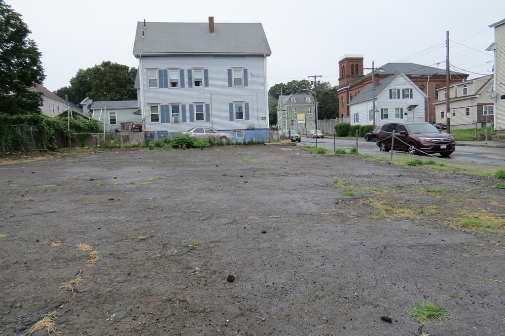 - Corner Merrimac & Pleasant Sts photo 3