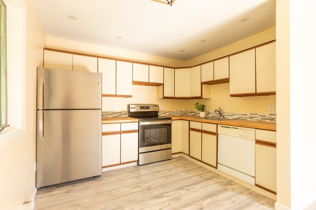 37 Taubert Ave #4 photo 3