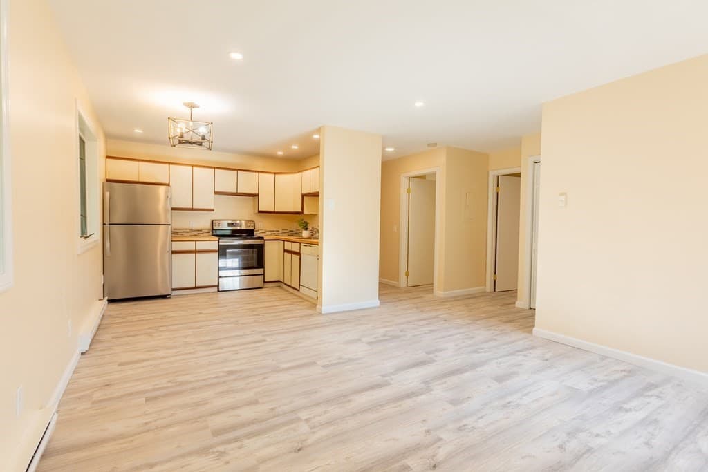 37 Taubert Ave #4 photo 4