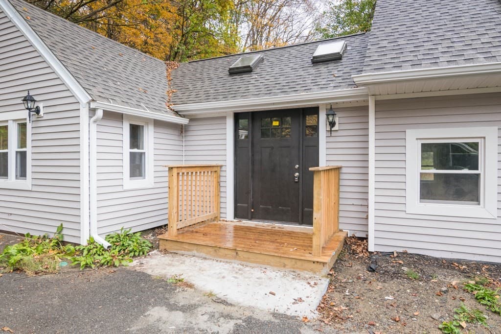 672 Lampblack Rd photo 3