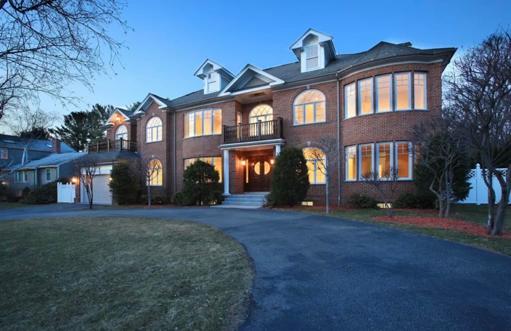 75 Woodfall Rd