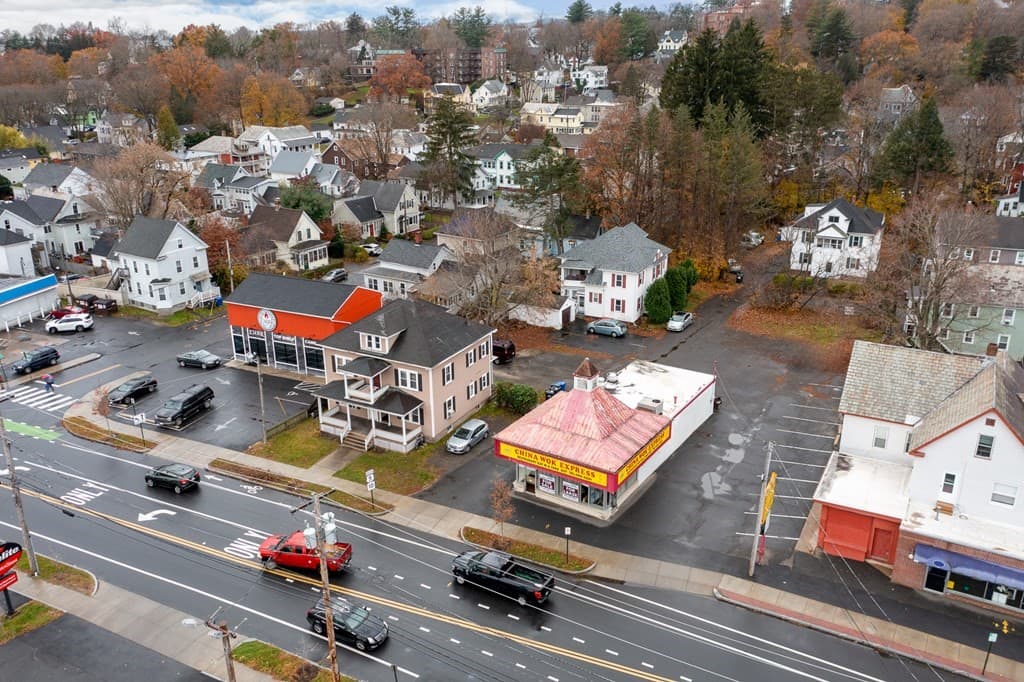 150 King St photo 3