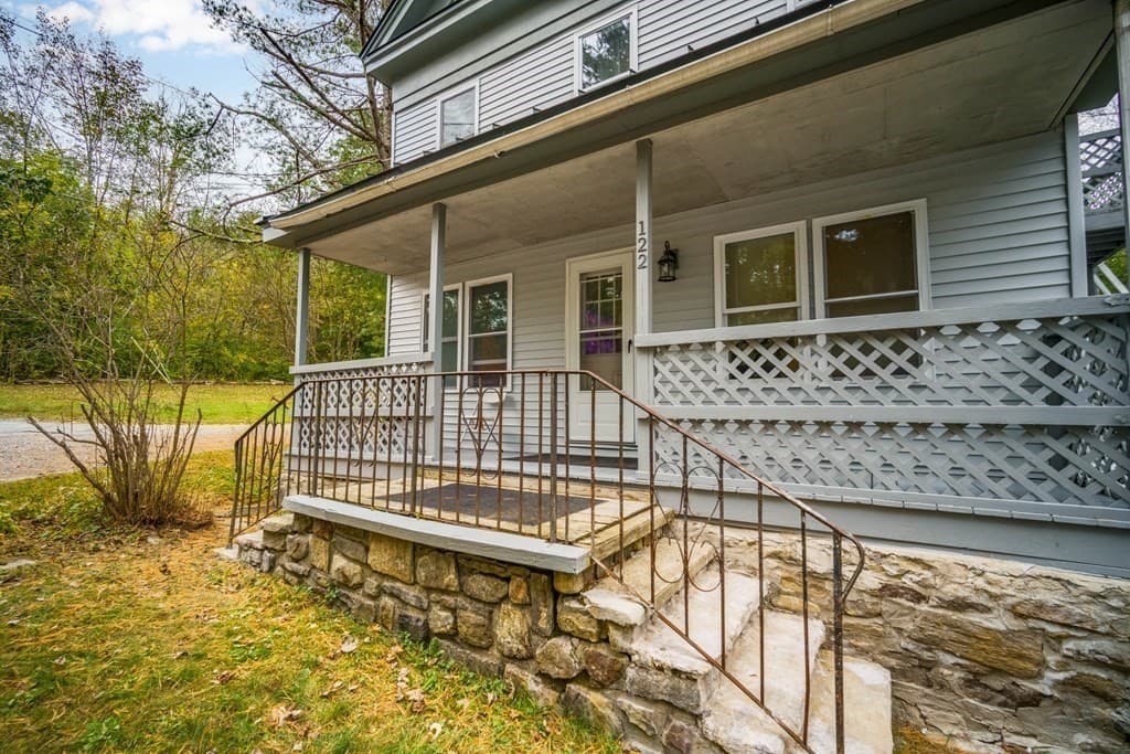122 Sandisfield Rd photo 3