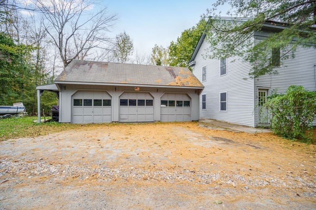 122 Sandisfield Rd photo 4