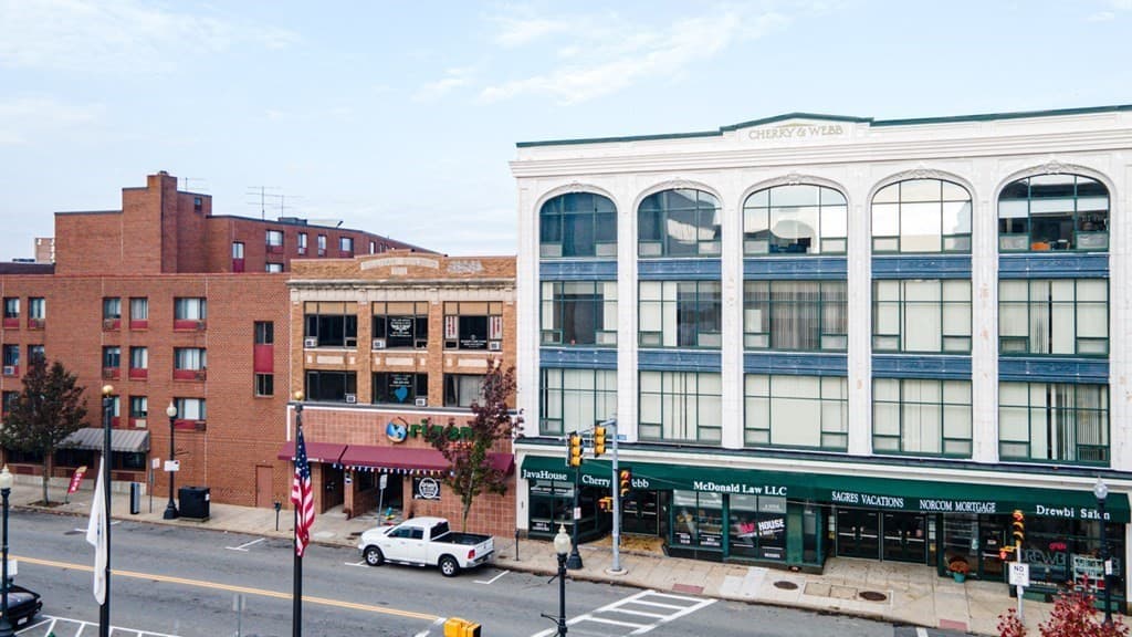 139 S Main St photo 2