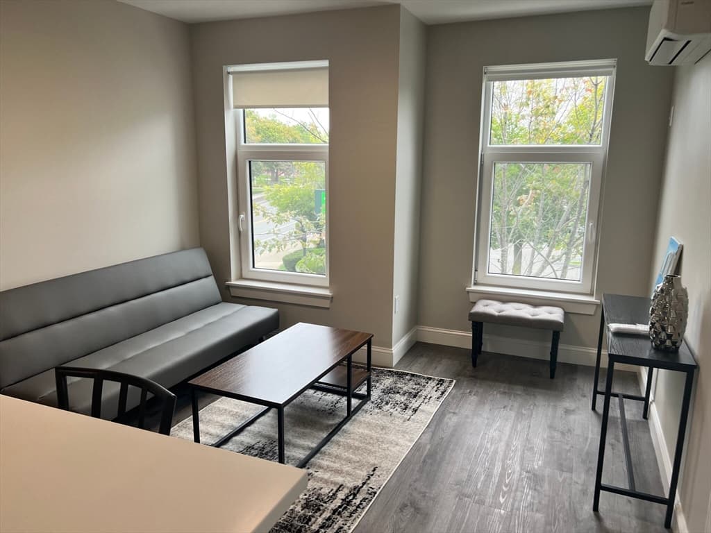882 Massachusetts Ave #3E photo 2