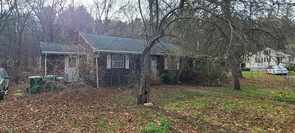 373 Eliot Street photo 4
