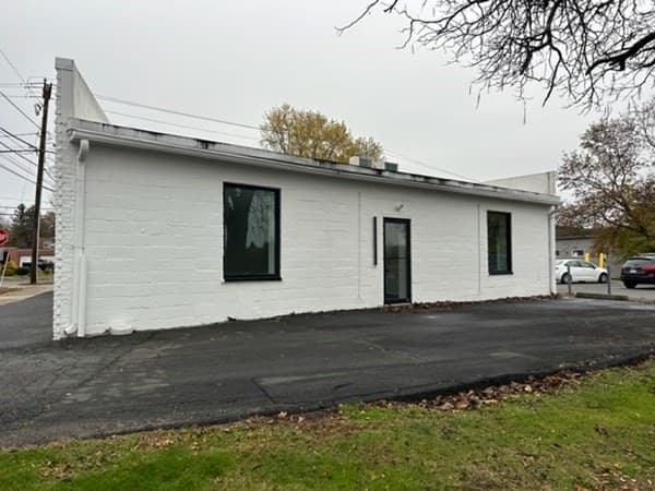 1027 Westfield Street photo 4
