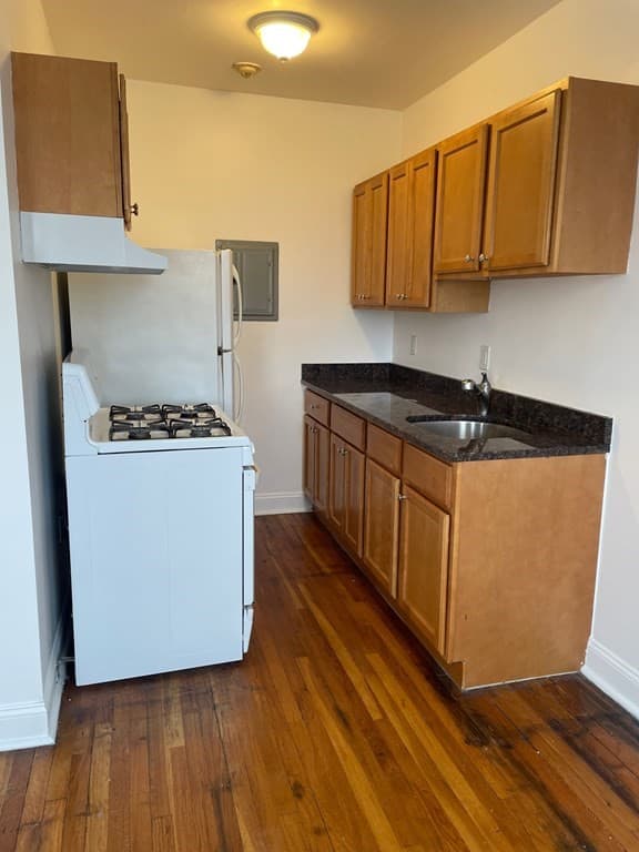 10 Yeamans St #22 photo 2