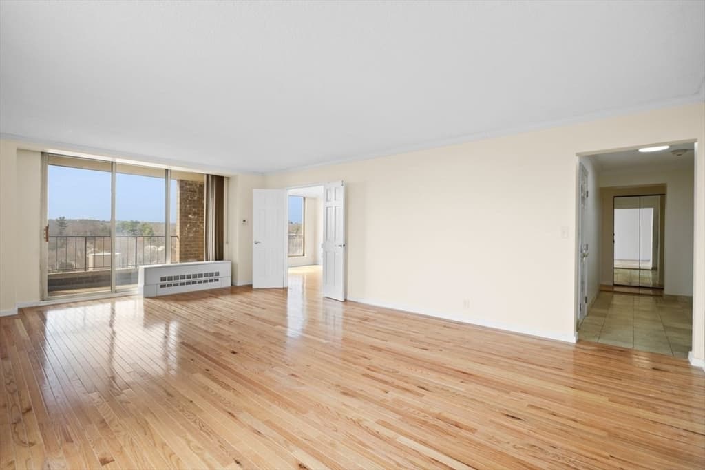 77 Pond Ave #1402 photo 2