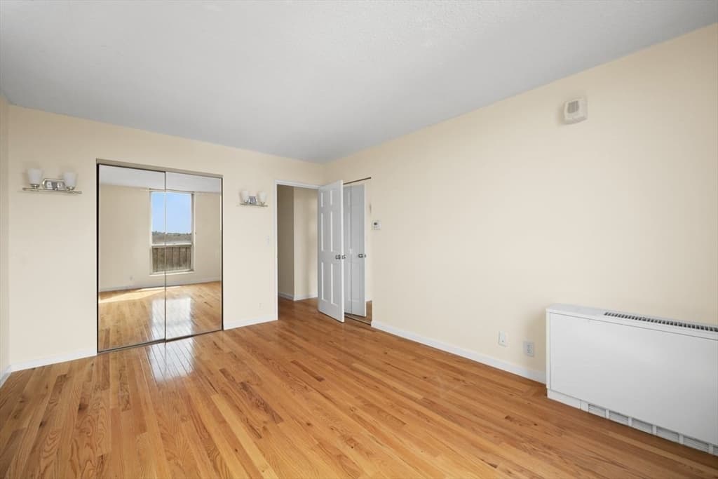 77 Pond Ave #1402 photo 3