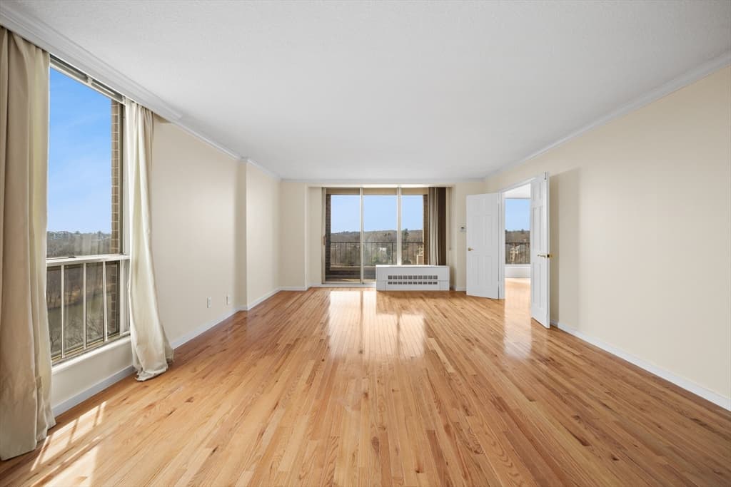 77 Pond Ave #1402