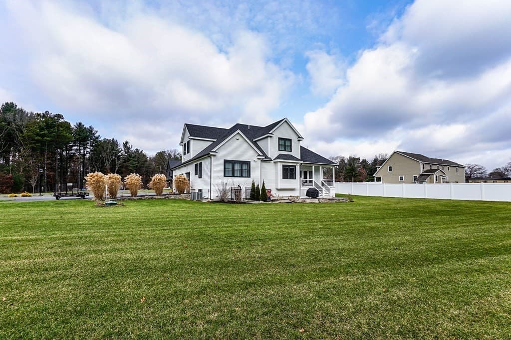 10 Fitzpatrick Ln photo 2