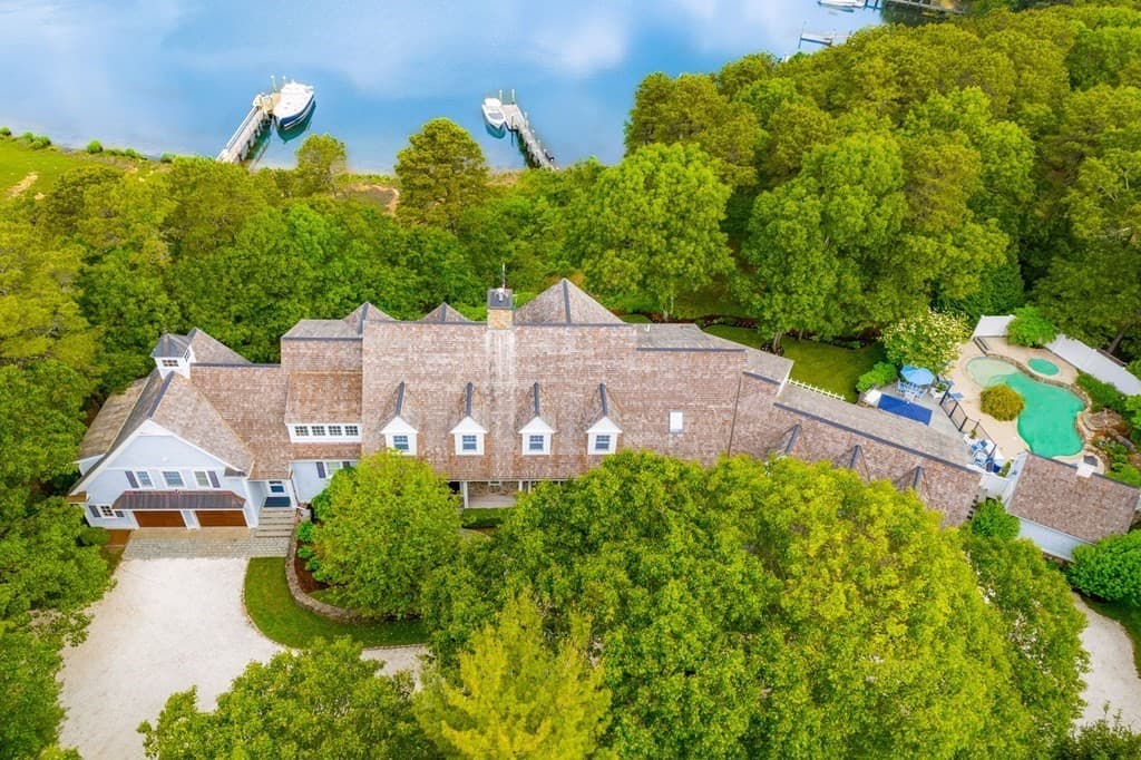 250 Baxters Neck Rd