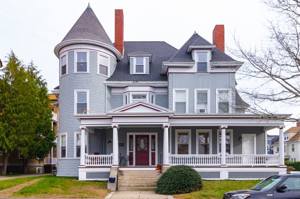 140 Cottage St photo 2