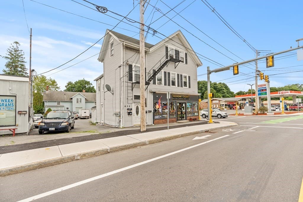 635 - 637 Fall River Ave photo 3