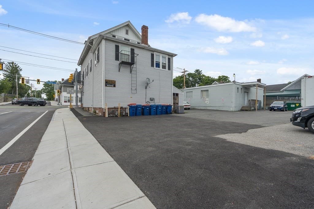 635 - 637 Fall River Ave photo 5