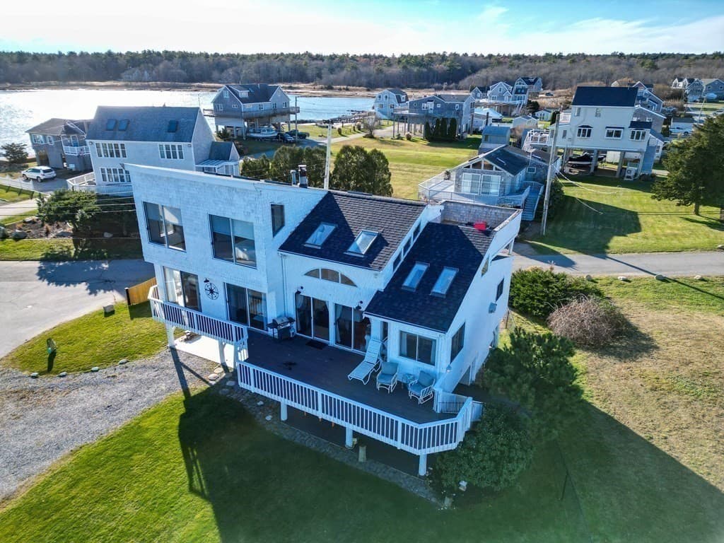 23 Shore Dr