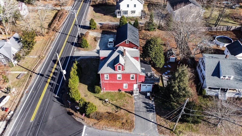 479 Main St photo 2