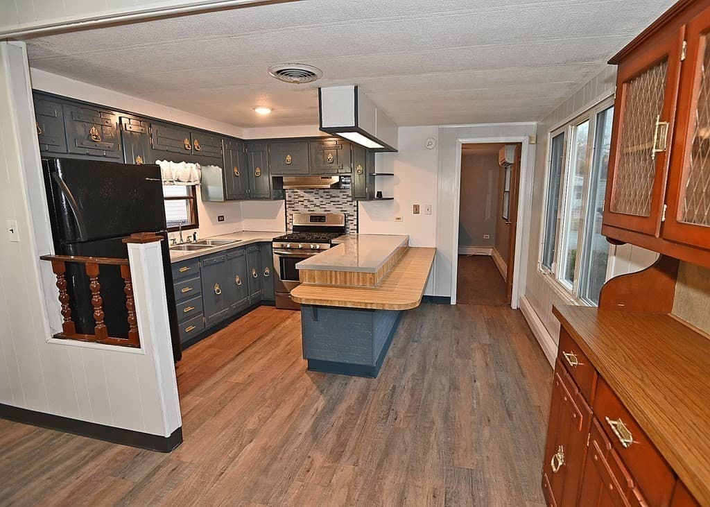 55 Longboat Road photo 5