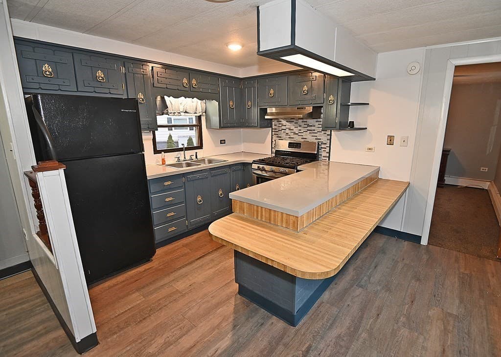55 Longboat Road photo 4