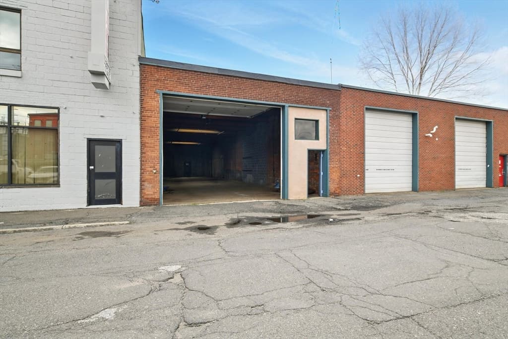 420 Race St