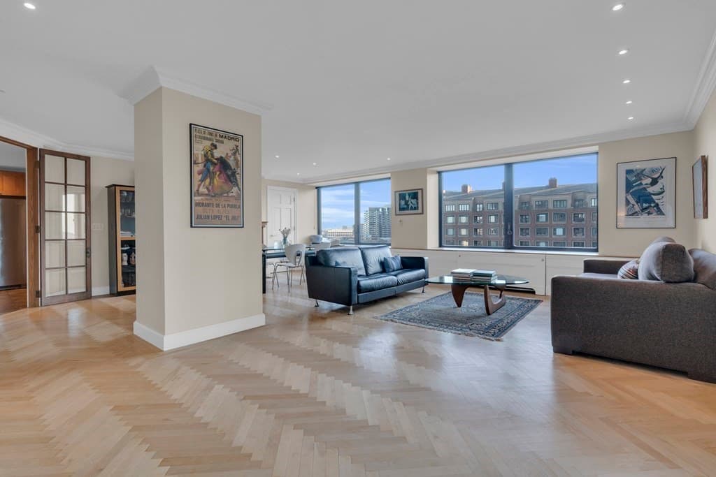 85 East India Row #6F