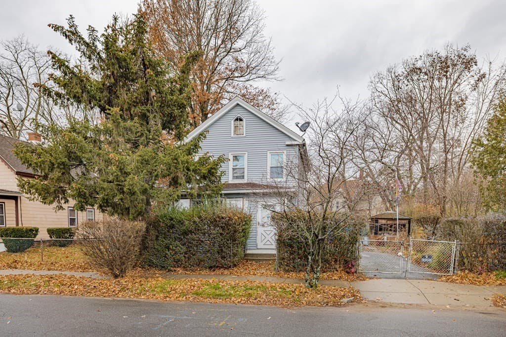 92 Cedar photo 3