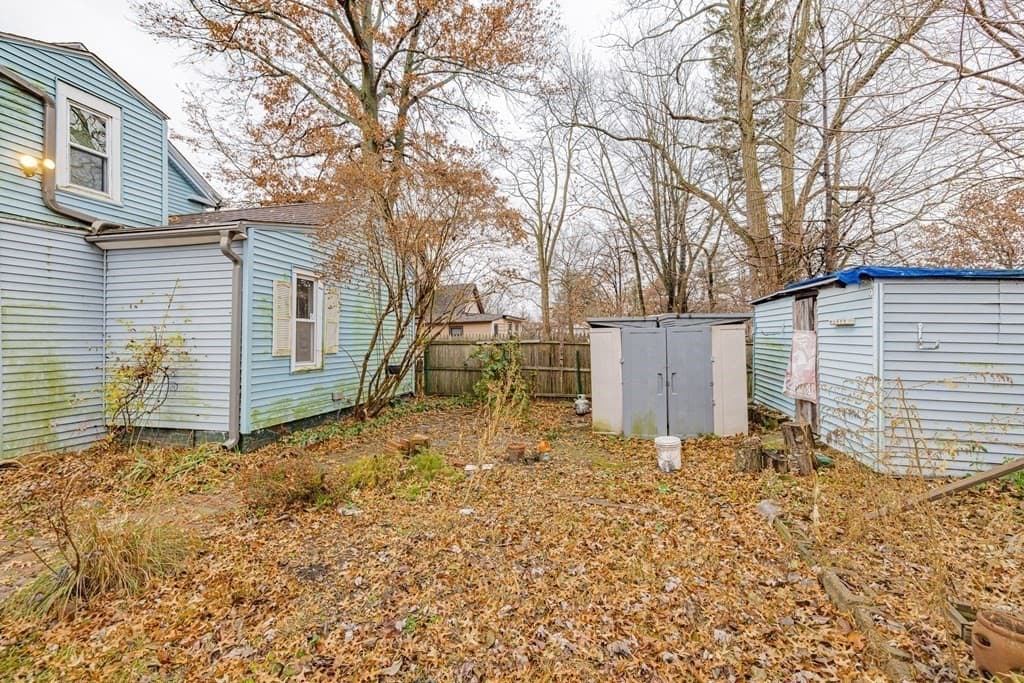 92 Cedar photo 4