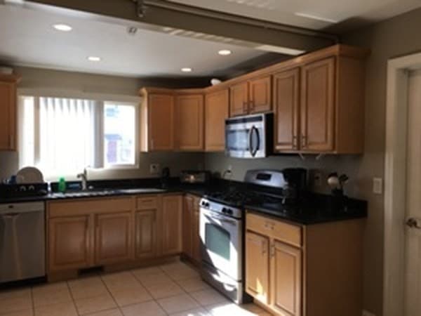 190 Shute St photo 5
