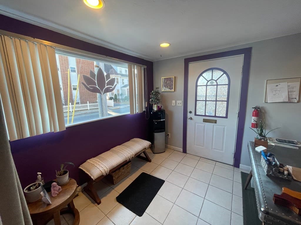 27 Essex St
