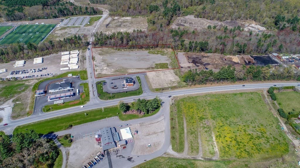 1497 Lunenburg Rd photo 2